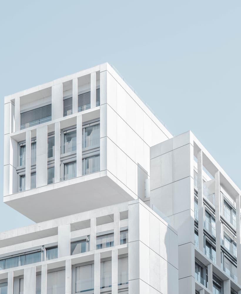 Tableau de bord moderne de gestion immobilière sur ordinateur portable